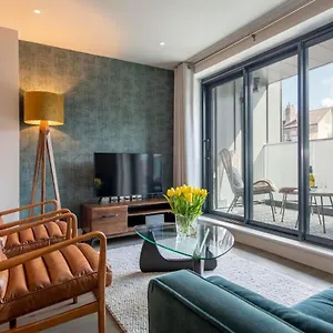 The Quadrant - The Larsen Apartment York